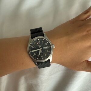 Seiko Black and Silver Watch with Sleek Design